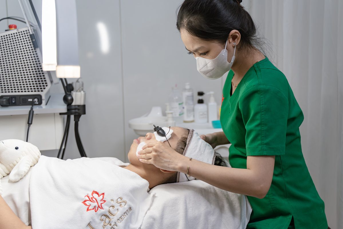 BÓC TÁCH SẸO BẰNG KHÍ CO2